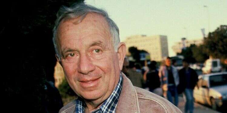 הדחיק את עברו הגלותי ולא הפסיק להתגעגע אליו. יהודה עמיחי. צילום: משה שי, פלאש 90