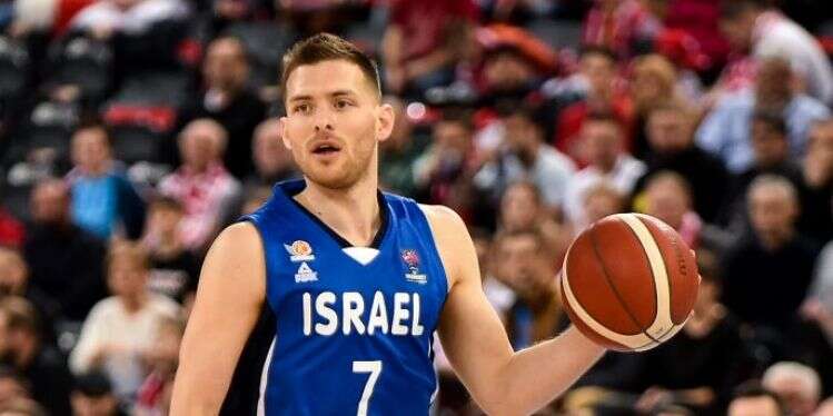 נבחרת זה תמיד כיף. במדי ישראל. צילום: גטי אימג'ס "עשיתי מסירות בחניון אבל זה לא כמו לשחק כדורסל"