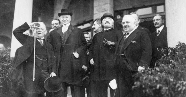הרכבת הציונית יצאה מהתחנה הראשונה. ראש ממשלת אנגליה, ראש ממשלת צרפת וראש ממשלת איטליה בוועידת סן רמו. צילום: גטי אימג'ס מאה שנים להחלטה שבישרה את הקמת המדינה
