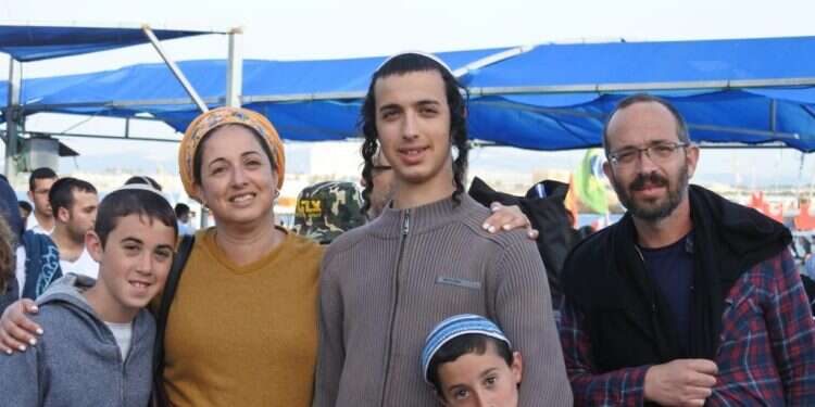 "אני מחכה שדביר ייכנס בדלת, מחר הוא יגיע, לא?"