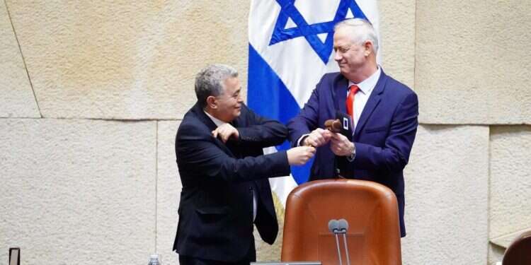 גנץ ופרץ בכנסת. צילום: עדינה ולמן, דוברות הכנסת לקראת ממשלת אחדות: כחול לבן והעבודה יפעלו כסיעה אחת
