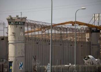 הפלסטינים טוענים: אסיר ששוחרר מכלא עופר נדבק בקורונה