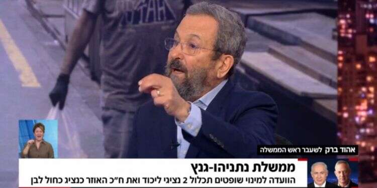 אהוד ברק באולפן חדשות 12. צילום מסך, מאקו הטירוף הקונספירטיבי של אהוד ברק נתקל בעקיצות חביבות