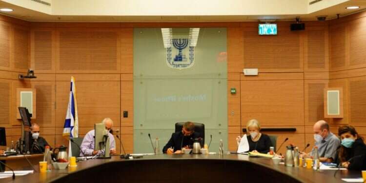 הדיון בוועדת חוץ וביטחון. קרדיט צילום: דוברות הכנסת, עדינה ולמן ועדת חוץ וביטחון: מבקשים מהממשלה להמנע מאיכון טלפוני