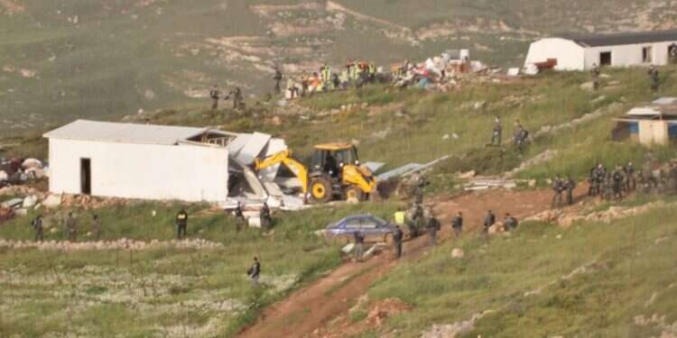 פינוי בגבעת קומי אורי, יצהר. אילוסטרציה. צילום: אברהם שפירא "בזמן שמשתוללת מגפה, נשלחים כוחות הרס דווקא ליצהר"