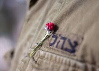 דם המכבים: המדבקות הידועות מקבלות חיים