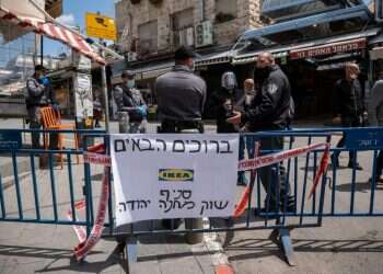 מחאת הסוחרים בכניסה לשוק מחנה יהודה בירושלים. צילום: ענר טאוסיג/TPS מקבלי ההחלטות הוציאו אותנו לניסוי חברתי-רפואי