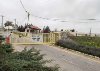 "תעופו מכאן. תורידו את הידיים שלכם מהמצווה שלנו"