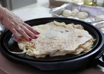 מתי חוגגים מימונה ומה מקור המנהג? זמני חג הפסח 2024 ה'תשפד