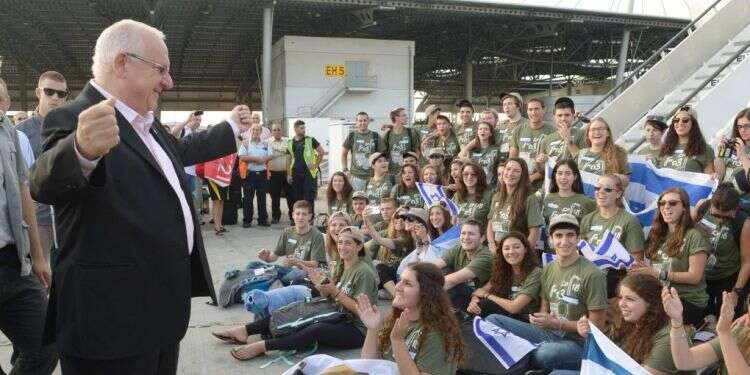 נשיא המדינה מקבל את פניהם של  110 צעירים המתגייסים לצה רוצים לעזור? החיילים הבודדים מחכים לכם