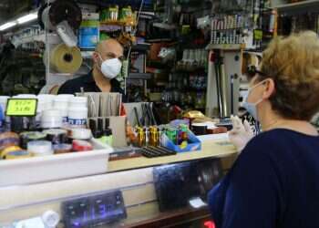 ישראל צריכה להתמקד בסיוע לעצמאים ושכירים בחברות הקטנות