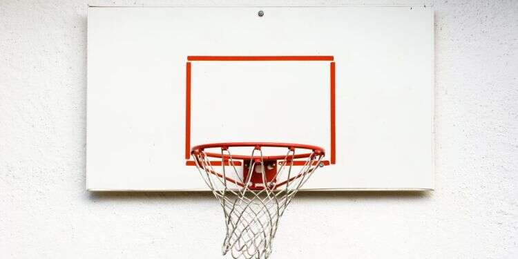 לשחק כדורסל בסלון ולהרגיש על הפרקט של ה- NBA