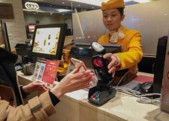 מה הפך את הטלפון הנייד לאמצעי התשלום הנפוץ בסין?