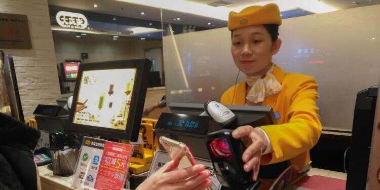 מה הפך את הטלפון הנייד לאמצעי התשלום הנפוץ בסין?