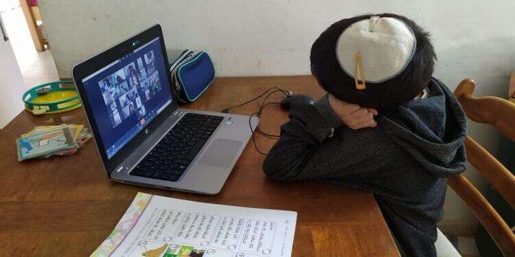 למידה מקוונת. למצולם אין קשר לכתבה. צילום: הדר קאפח־סייג האם הקורונה תנער את האבק ממערכת החינוך?