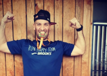 האיש שרץ מרתון במרפסת