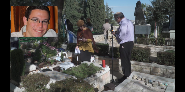 האזכרה לאלחי טהרלב בשידור חי בפייסבוק. באדיבות המשפחה "אזכרה היא אירוע לא קל, ובימים אלו הרגשות יותר מעורבים"