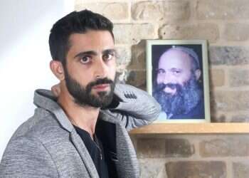 צפו: מתי עראמה שר בעקבות אביו הרב יצחק עראמה שנרצח בגוש קטיף