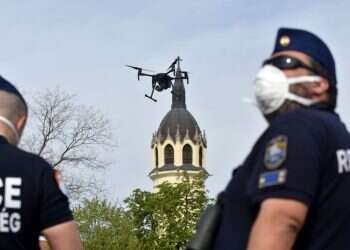 הונגריה: המשטרה עצרה אזרחים שביקרו את מדיניות הקורונה