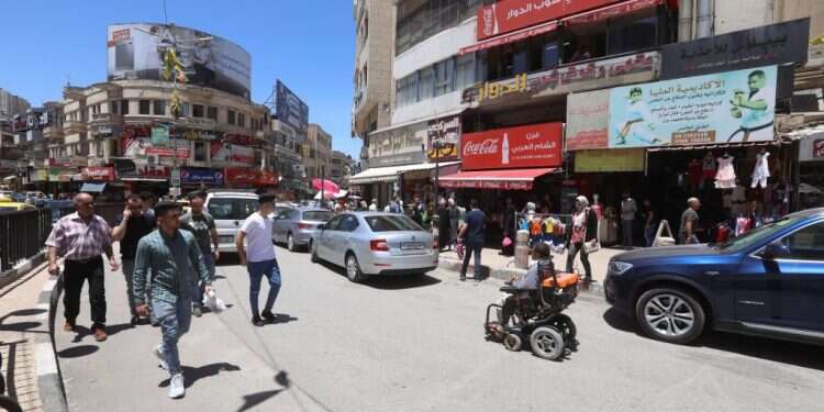חזרה לשגרה בשכם. צילום: EPA גל רציחות, דקירות ועימותים ברשות לאחר ביטול התיאום הביטחוני