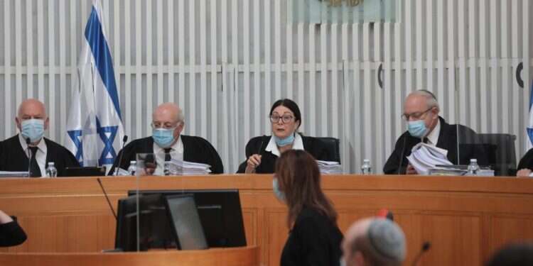 פוליטיקה בערבון מוגבל: כשבג"ץ משתלט על המושכות