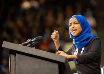 חברת הקונגרס אילהאן אומר. צילום: AFP אנטישמיות בדולר: אילהאן עומאר לא מתכוונת להתנצל