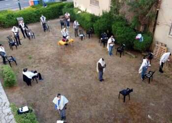 מנייני הקורונה הם הזדמנות לשלב בין נוסחי התפילה השונים