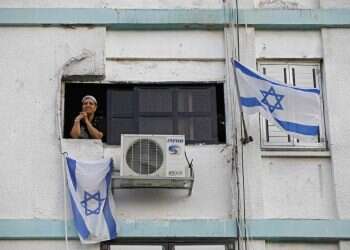 סבא וסבתא, חבשו מסכה והתכוננו: הנכדים בדרך