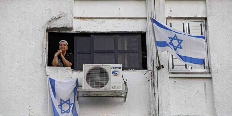 סבא וסבתא, חבשו מסכה והתכוננו: הנכדים בדרך
