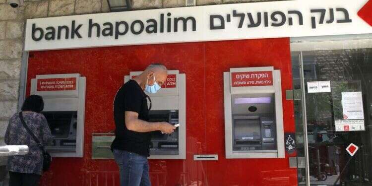 להקפיא מסגרות אשראי. אילוסטרציה. צילום: AFP פיצוי לעסקים ודחיית אשראי: ההמלצות שיסייעו להתאוששות הכלכלה