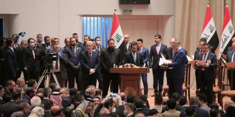 ראש ממשלת עיראק החדש מציג את ממשלתו צילום: AFP האם הממשלה החדשה בעיראק תנסה להתקרב למערב?