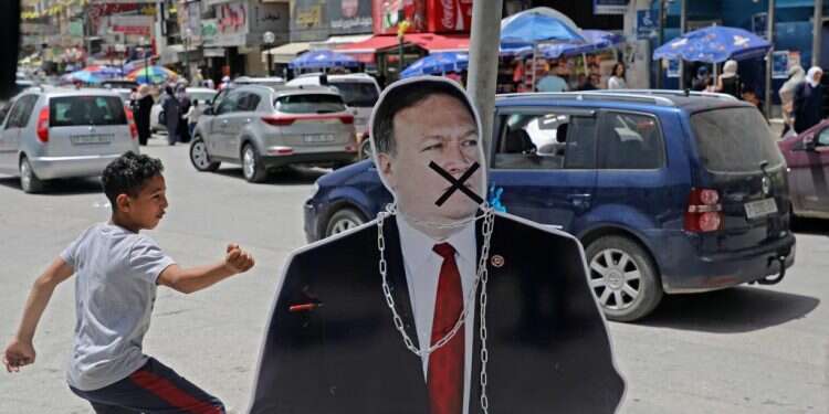 הפגנה נגד מייק פומפאו ותוכנית החלת הריבונות בשכם. צילום: AFP העיתונות הבינלאומית מתייצבת נגד החלת ריבונות חד-צדדית