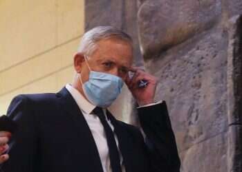 גנץ כבר לא החניך התורן של לפיד