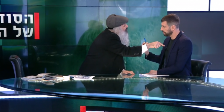 משחק מוחות במגרש חוץ: כשראש כת תוקף בחזרה