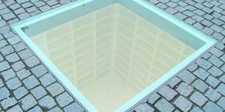 לא רק לנוער: סיפור השואה עם טוויסט