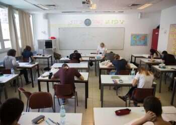 לא בייביסיטרים: עובדי ההוראה והחינוך הם לב המשק