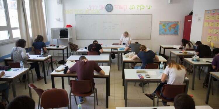 צילום: נעם ריבקין פנטון. פלאש 90 לא בייביסיטרים: עובדי ההוראה והחינוך הם לב המשק