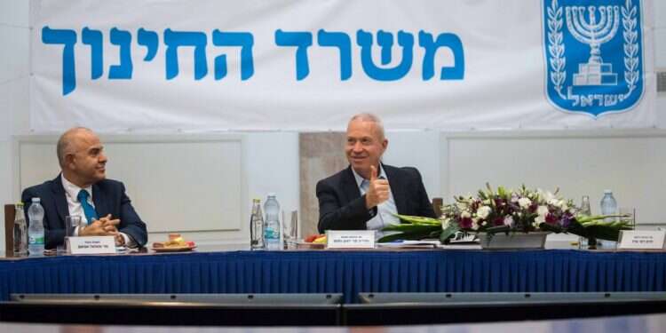 מנכ"לי מוסדות החינוך הדתי לאומי: בלי העברת תקציב, אלף מורים יפוטרו