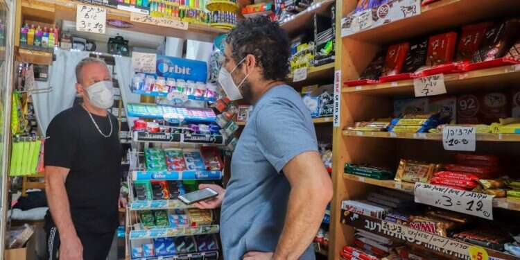 "אני מאמין גדול שנלך להתאוששות": פוליטיקה ושגרה באבן גבירול