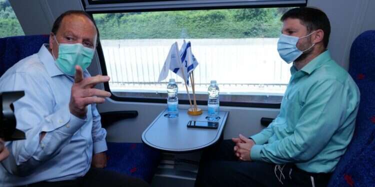 שר התחבורה בצלאל סמוטריץ' ומנכ "אם נתניהו לא פה בשבילנו, לא נהיה בשבילו בהמשך"