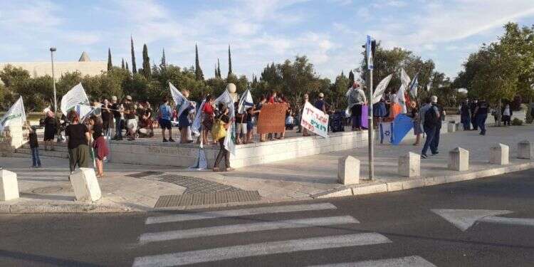 הפגנת תושבי מצפה כרמים. צילום: חגי קלמן TPS תושבי מצפה־כרמים לבג"ץ: די להקפאה ולעינוי הדין