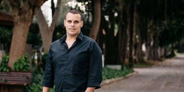 יניב כהן. צילום: אבישג שאר-ישוב מלחמת חוץ: מאחורי הקלעים במאבק המדיני בחיזבאללה