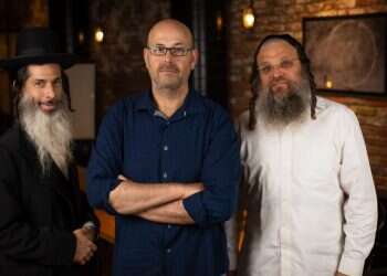 יוצרי ''עוד ניפגש''. לאורי גרודר, אוהד גל-עוז ואלעד קופרמן. צילום: אריק סולטן צילום: אריק סולטן "אני מודה לבורא עולם שאני עושה טלוויזיה שמשנה מציאות"