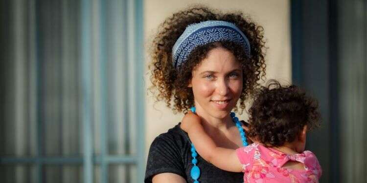 ליאת פריימן, אחותה של מיכל סלה. צילום: אנצ'ו גוש ג'יני "אני אמא של מטה ומיכל אמא של מעלה"