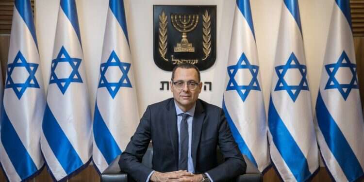 צביקה האוזר. צילום: אוליבייה פיטוסי, פלאש 90 "אנחנו הימין החדש האמיתי"