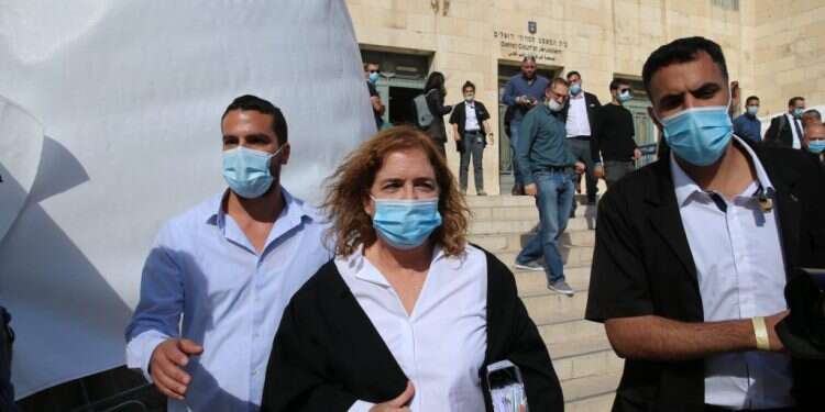 התובעת עו פתיחת משפט נתניהו: מטען הנפץ החברתי הונח