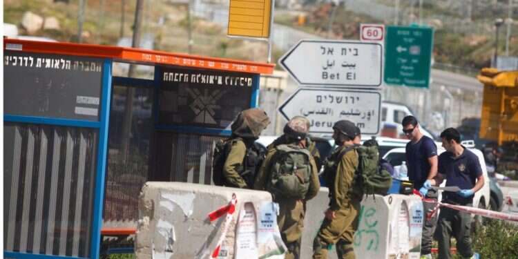 זירת הפיגוע שבו נרצח אביתר בורובסקי, צומת תפוח, 2013. צילום: פלאש 90 סכסוכים ותמיכה בטרור בארגון שאחראי לטקס הזיכרון האלטרנטיבי