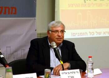 שלמה בן־אליהו. צילום: אמיר מאירי עם רומנטיקה חקלאית ציונית לא הולכים למכולת