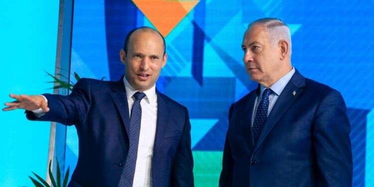 נתניהו ובנט. צילום: אורן בן־חקון נתניהו מתעלל בימינה כי אין סיבה שלא