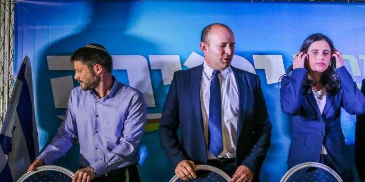 שקד, בנט וסמוטריץ' במסיבת עיתונאים. צילום: אורן בן חקון בימינה חייבים להחליט מי בעל הבית